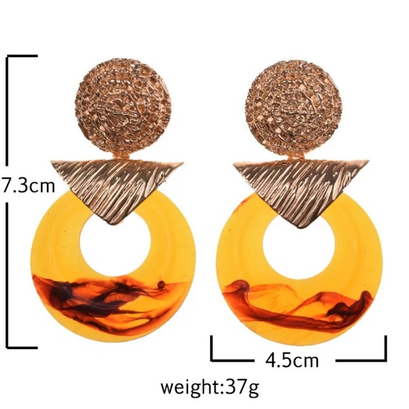 🌟 Big Circle Gold Acrylic Earrings - Picture 5 of 6